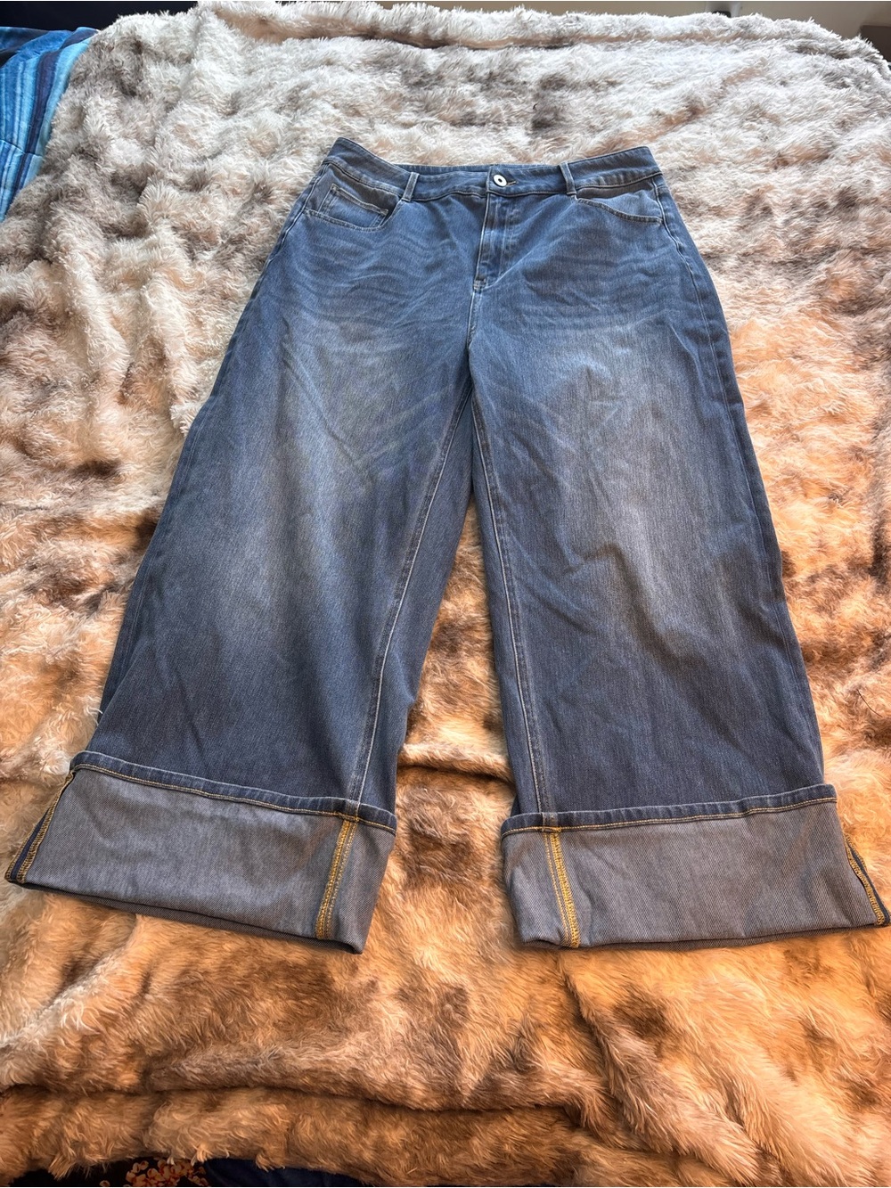 HALARA Women's Wide-Leg Cropped Jeans in Blue